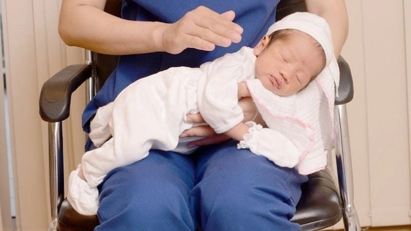 Mẹo dân gian chữa nấc cụt cho trẻ sơ sinh dễ làm