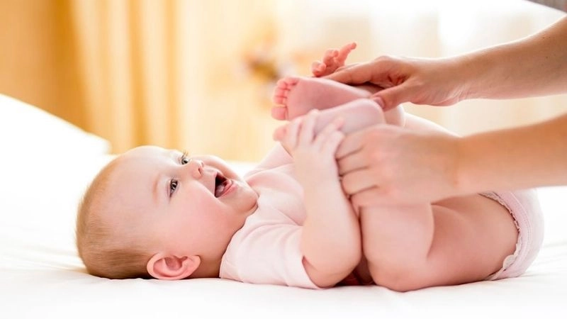 Mẹo dân gian chữa đau bụng cho trẻ sơ sinh hiệu quả