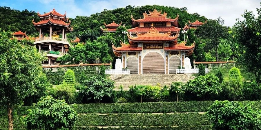 Những điều cần lưu ý khi tham quan Chùa Cái Bầu