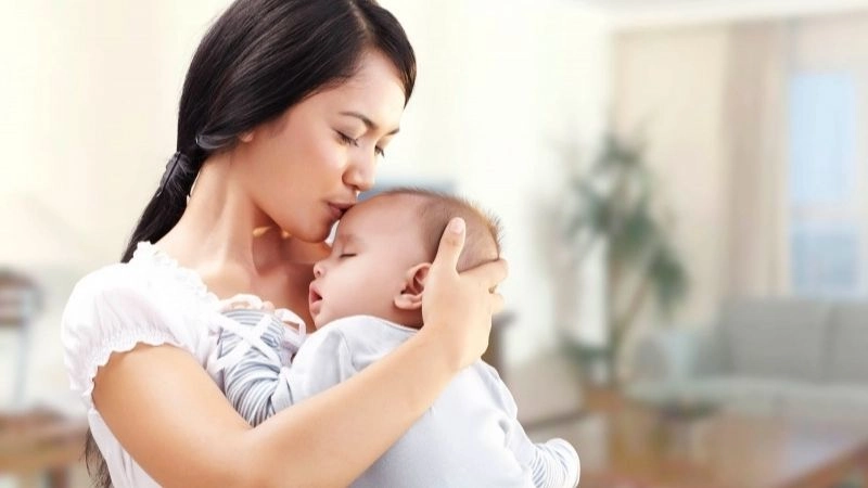 Mẹo dân gian chữa đầu dài cho trẻ sơ sinh an toàn