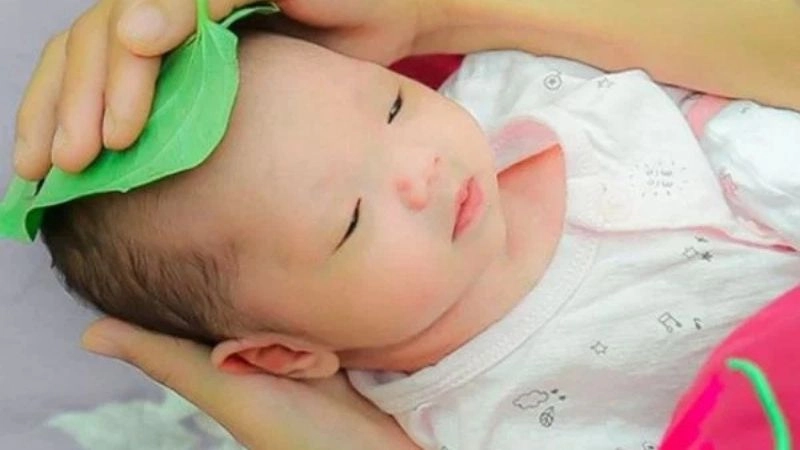 Mẹo dân gian chữa vặn mình cho trẻ sơ sinh dễ áp dụng