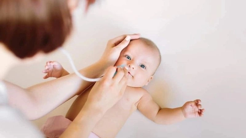 Mẹo dân gian trị nghẹt mũi cho trẻ sơ sinh siêu đơn giản