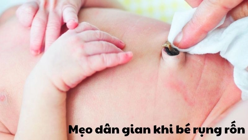 Mách nhỏ những mẹo dân gian khi bé rụng rốn cực hay