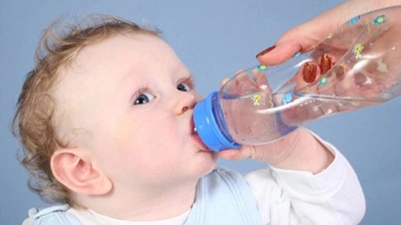 Mẹo dân gian trị ho sổ mũi cho trẻ an toàn dễ làm