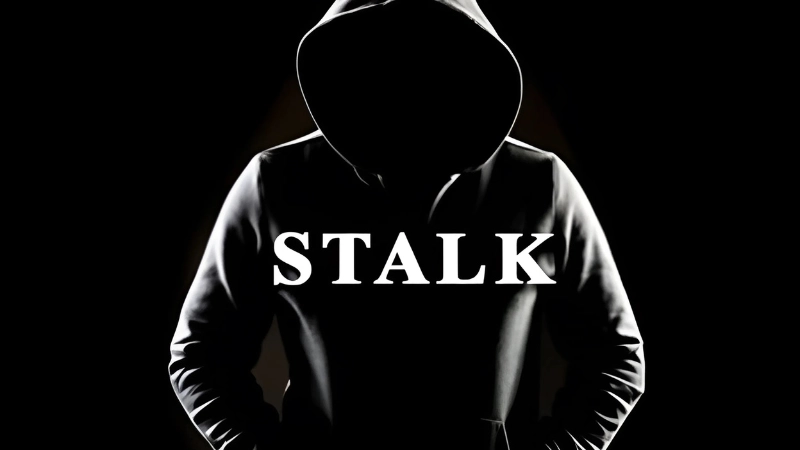 Stalker là gì? Khi nào việc theo dõi trở nên tiêu cực