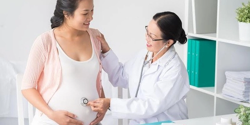 Khám thai định kỳ giúp mẹ bầu theo dõi sát sao sự phát triển của thai nhi