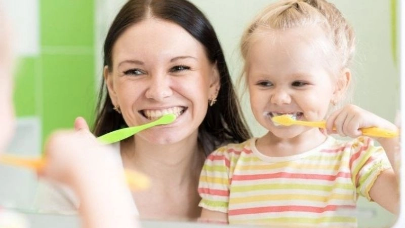 Trẻ em là đối tượng dễ gặp rủi ro khi dùng kem đánh răng không đúng cách