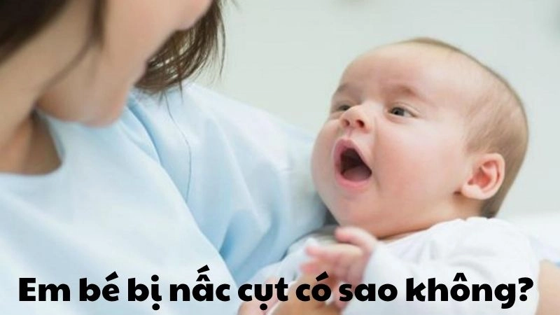 Em bé bị nấc cụt có sao không và cần làm gì để cải thiện