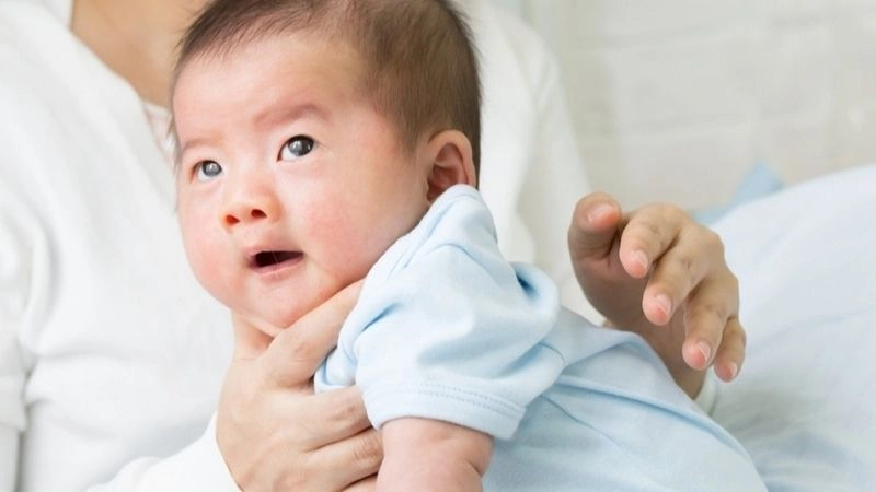 Nguyên nhân khiến em bé bị nấc cụt thường xuyên