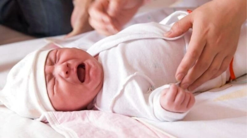 Nguyên nhân nào khiến em bé bị sôi bụng liên tục