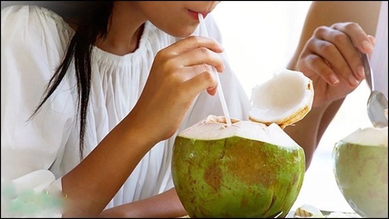 Lợi ích khi uống nước dừa