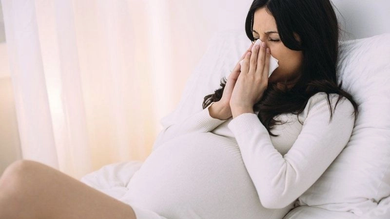 mẹ bầu mắc cúm nặng dẫn đến sinh non, phổi của thai nhi
