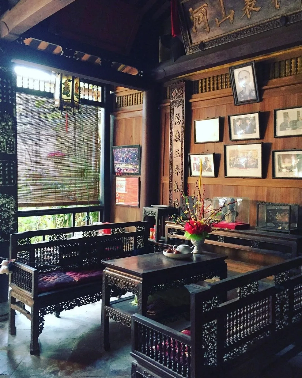 Cận cảnh kiến trúc nhà cổ Hội An tường vàng rêu bám