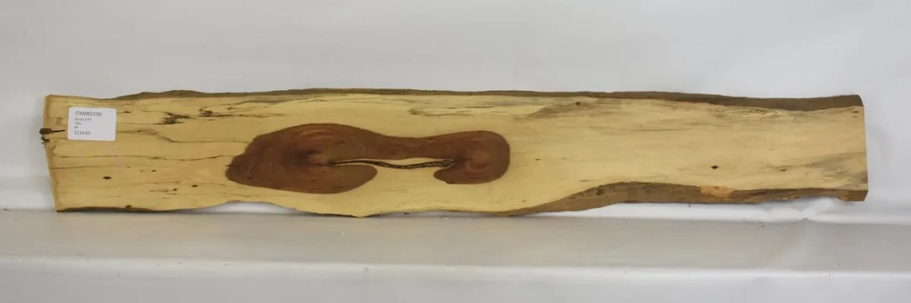 Đường nét uốn lượn của các loại vân gỗ quý xoắn tự nhiên