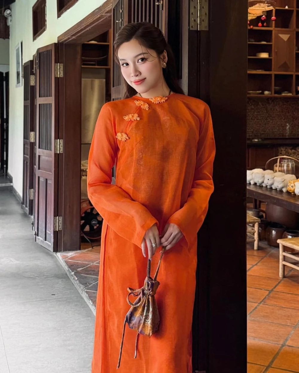 Sự uy nghiêm của tà áo dài Việt Nam nam trong lễ hội