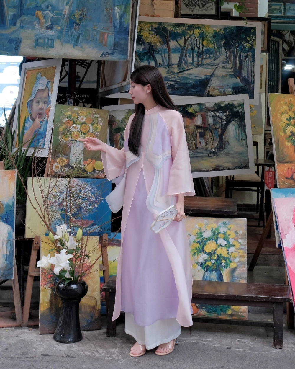 Vẻ đẹp tinh khôi của tà áo dài Việt Nam trắng nữ sinh