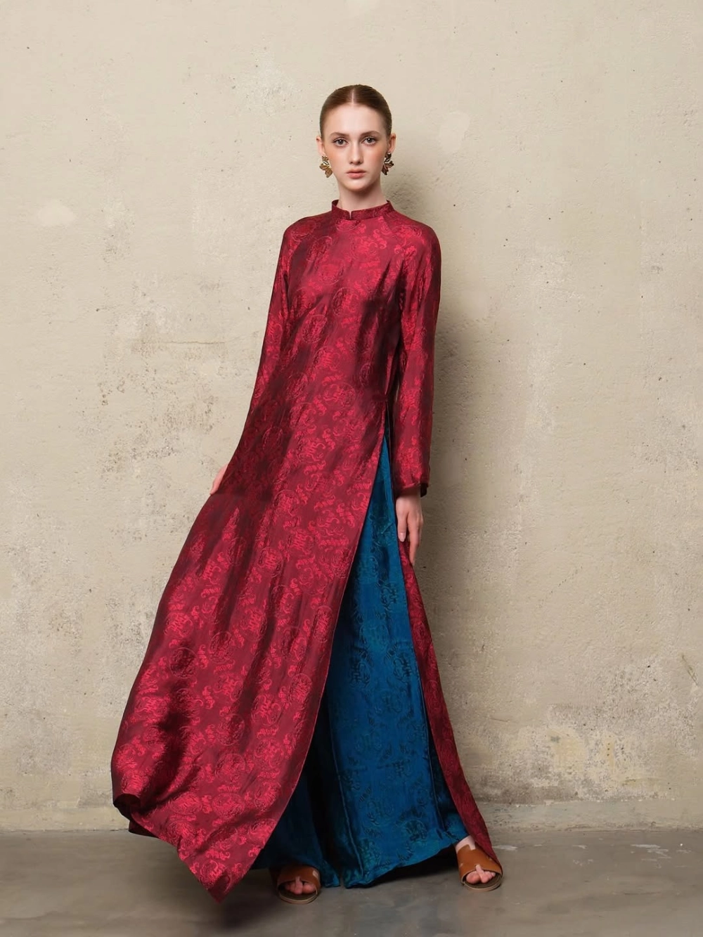 Hình ảnh tà áo dài Việt Nam tứ thân mộc mạc