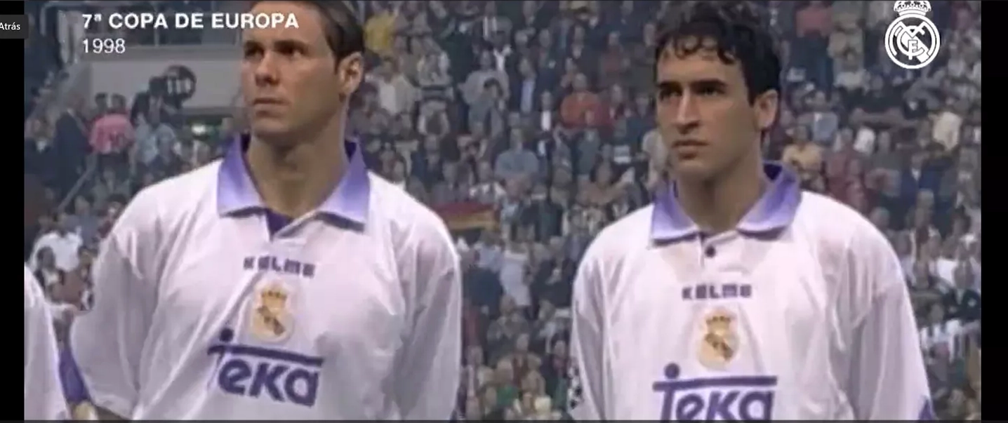 Davor Suker nâng cao cúp vô địch trong màu áo Real Madrid