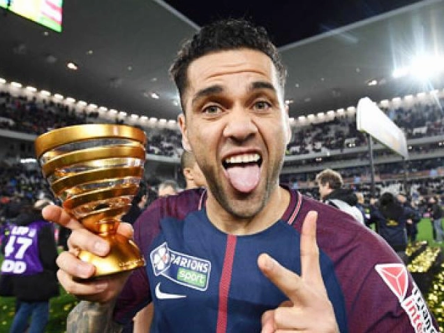 Kỷ lục gia danh hiệu Dani Alves và những góc khuất chưa kể Kỷ lục gia danh hiệu Dani Alves và những góc khuất chưa kể