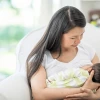 Nguy cơ tiềm ẩn khi cho trẻ bú bình lúc ngủ và giải pháp