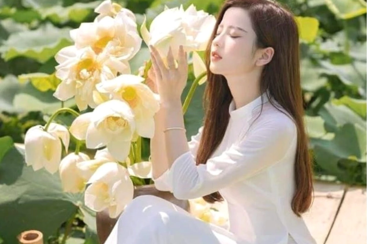 Khám phá nét duyên ca dao tục ngữ về má lúm đồng tiền