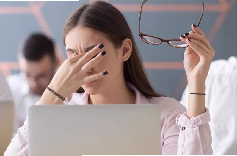 Ánh sáng xanh gây nám sạm da