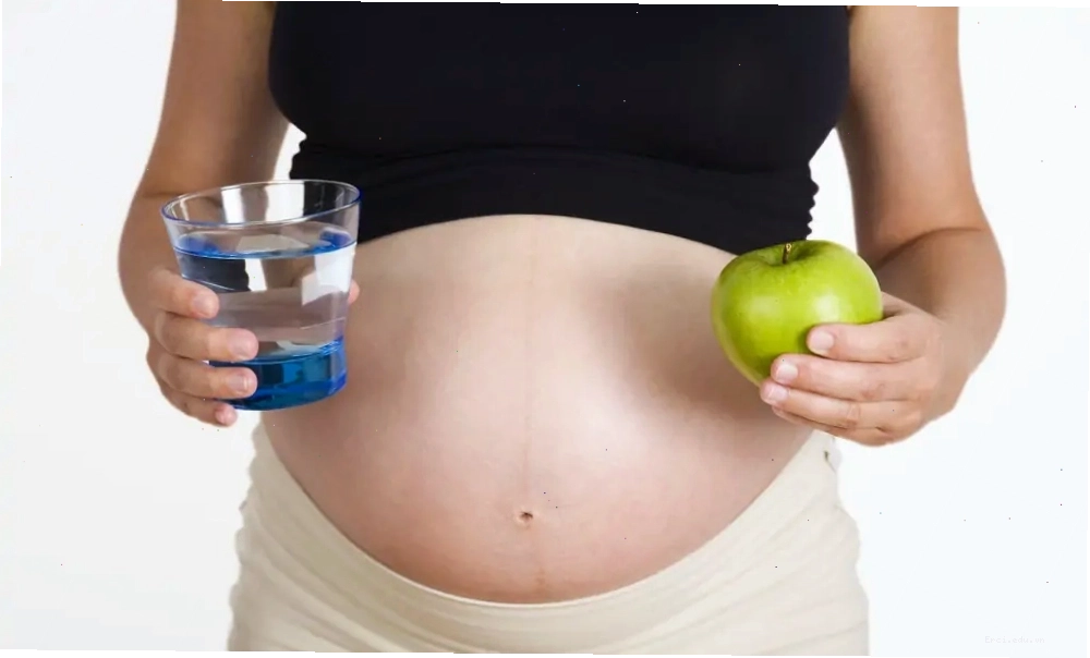 Bác sĩ tư vấn cho mẹ bầu về tình trạng nghén
