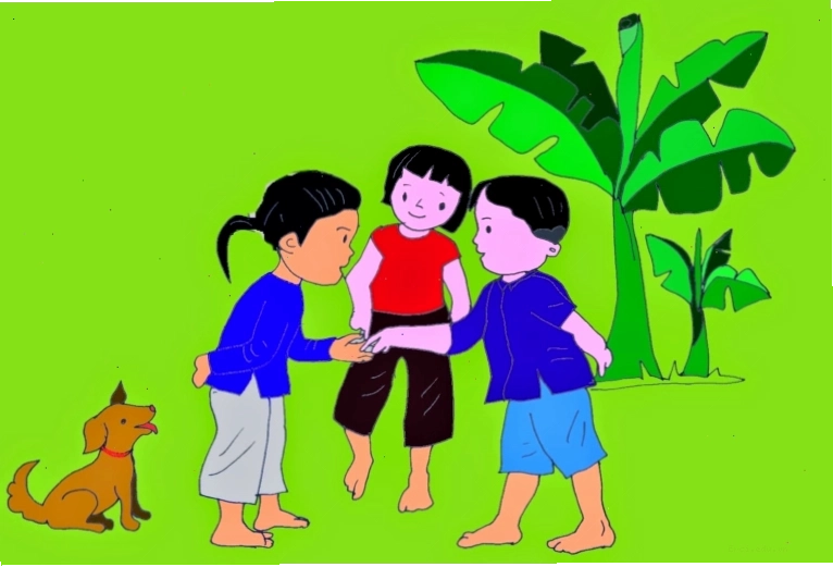  Bé đang rửa chân sau khi chơi đùa