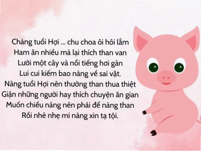 Bé làm động tác và tiếng kêu của con trâu