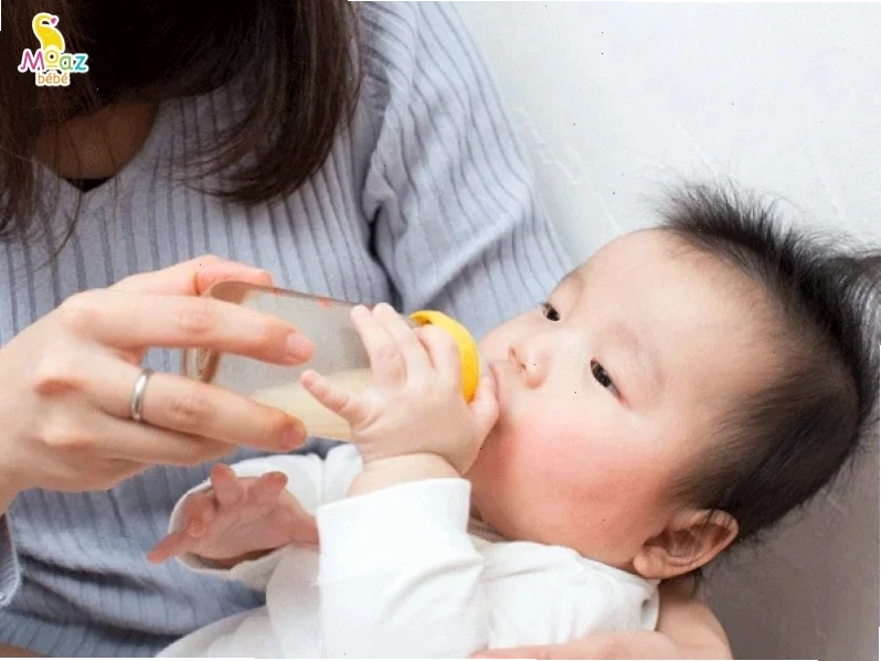 Bé vừa bú vừa ngủ có thể ngủ không sâu giấc