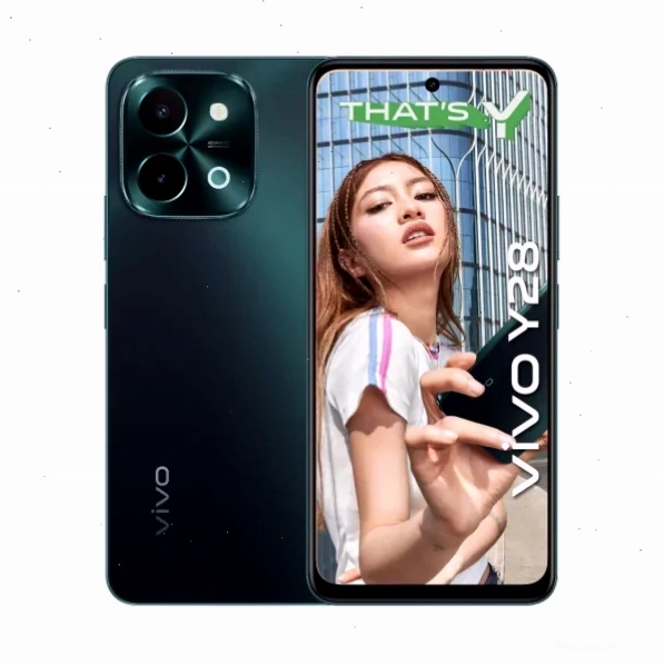 Bé vui vẻ hát karaoke cùng gia đình