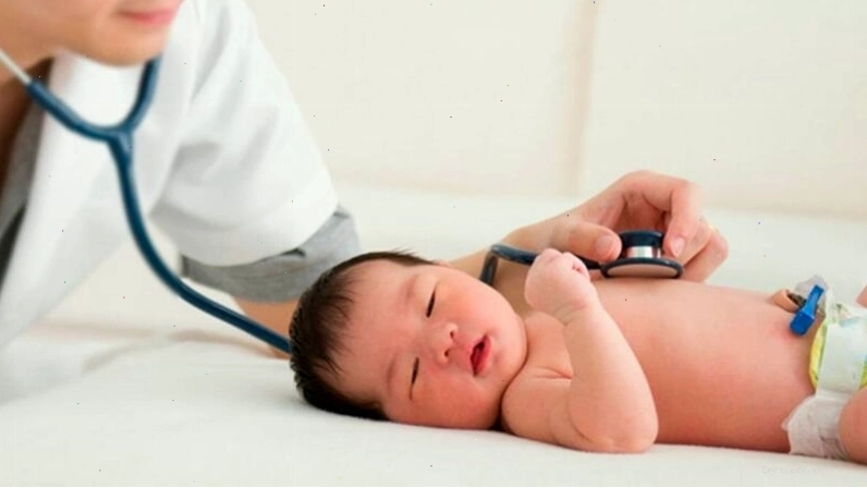 Bệnh nhân viêm phổi cần được điều trị và theo dõi cẩn thận bởi nhân viên y tế