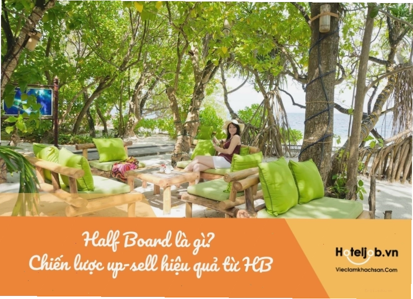 Bữa ăn sáng buffet đa dạng trong gói Half Board tại khách sạn
