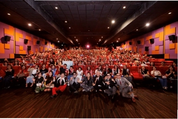 Các hoạt động trong một buổi cinetour bao gồm giao lưu và bốc thăm trúng thưởng