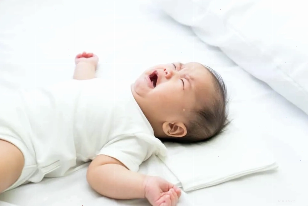 Các yếu tố ảnh hưởng đến giấc ngủ xuyên đêm của trẻ