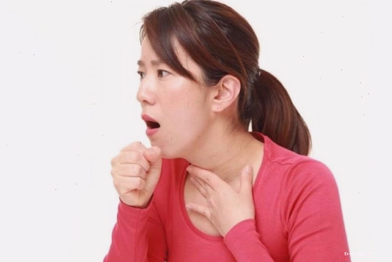 Cảm giác đau đớn và khó chịu khi bị hóc xương cá là dấu hiệu cần chú ý