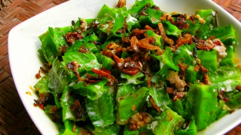 Chế biến đậu rồng bằng cách luộc hoặc hấp để đảm bảo an toàn