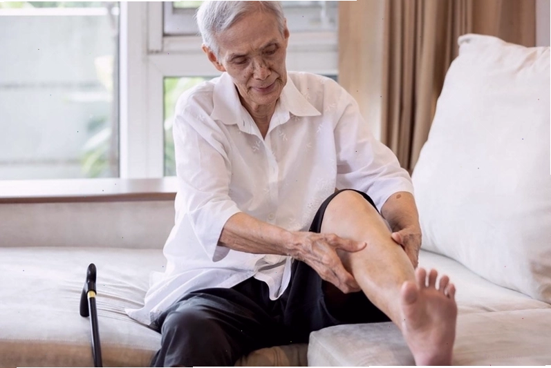Chế độ ăn uống lành mạnh là yếu tố quan trọng trong việc chữa táo bón ở người già