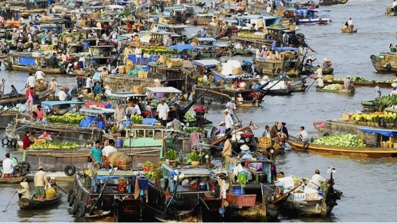 Chợ nổi Long Xuyên đặc trưng văn hóa sông nước