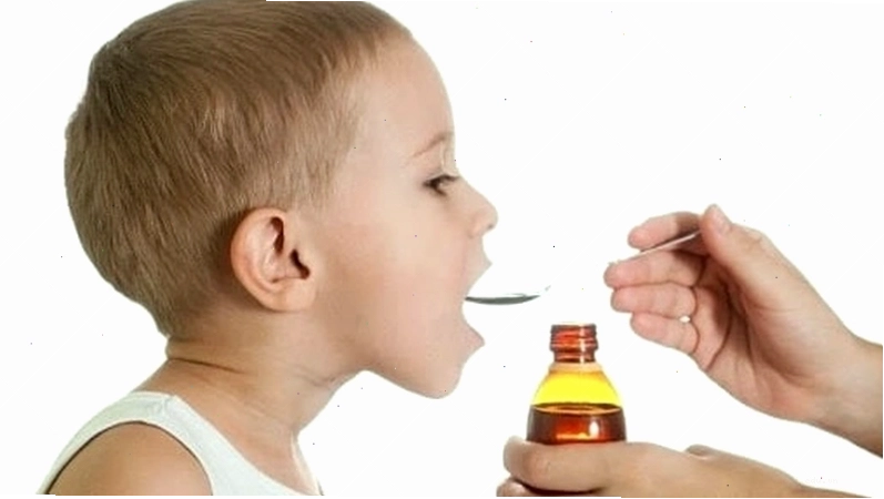 Cho trẻ ăn uống đủ chất để tăng cường đề kháng