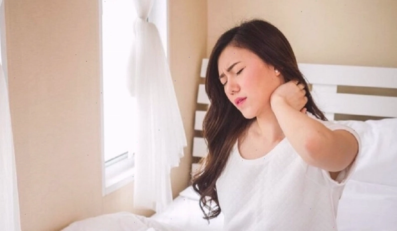 Chọn gối phù hợp giúp duy trì đường cong tự nhiên của cột sống cổ khi ngủ
