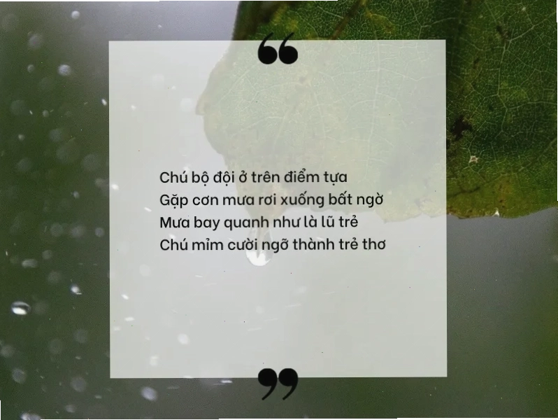 Chú bộ đội hành quân trong mưa