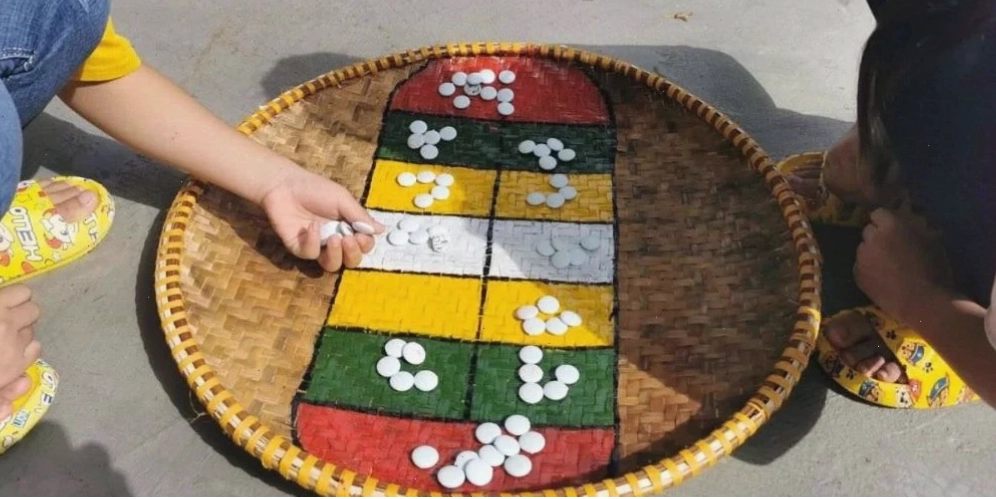 Chuồn chuồn tre giữ thăng bằng