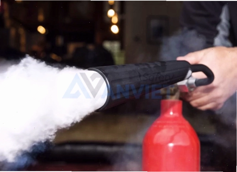Cơ chế làm lạnh và chiếm chỗ oxy của bình CO2