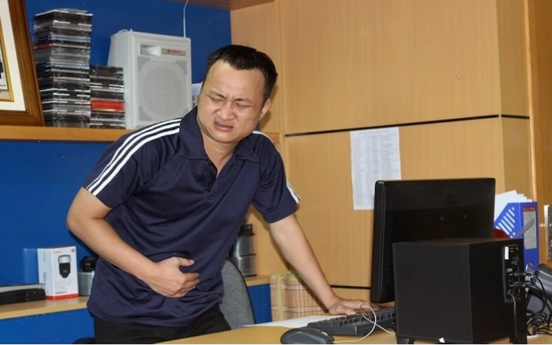 Đau bụng đi ngoài có thể do nhiễm khuẩn hoặc ăn uống không hợp vệ sinh