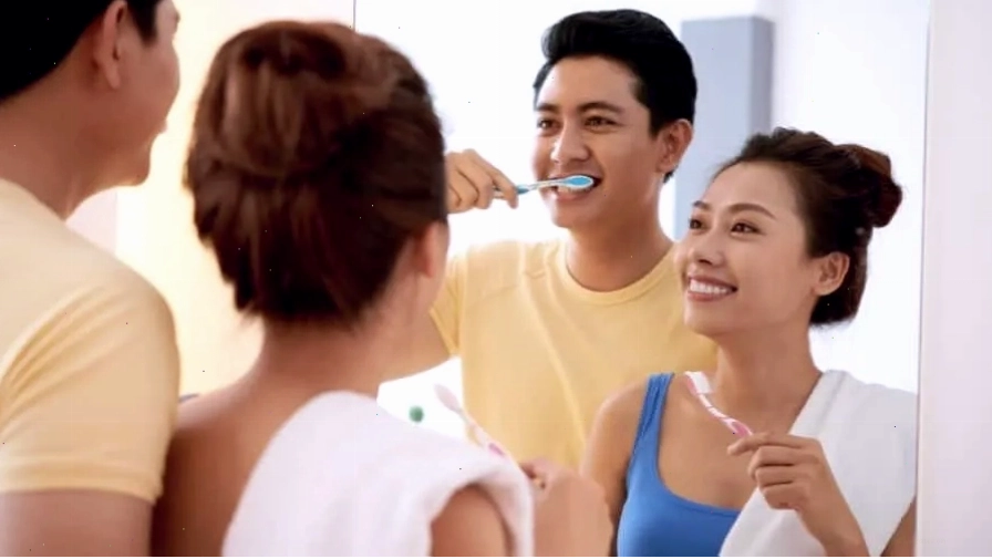 Để điều trị ê buốt hiệu quả tại nhà thì chú ý vệ sinh răng miệng là điều quan trọng nhất