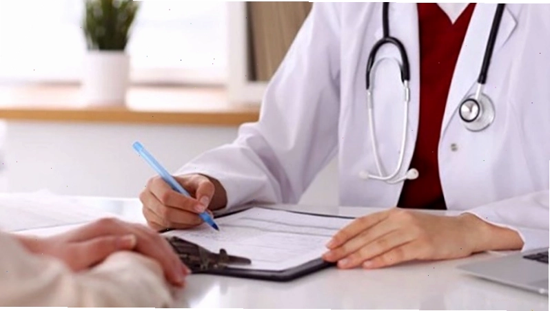 Đến khám bác sĩ để được chẩn đoán và tư vấn phương pháp điều trị hiệu quả