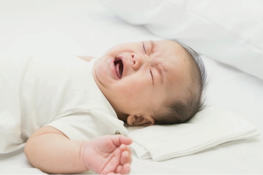 Đợi 2 phút trước khi dỗ bé khóc đêm