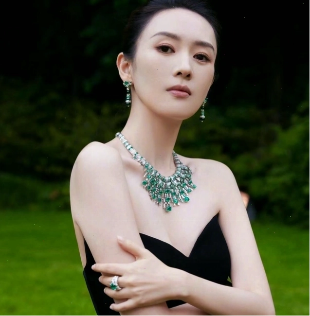 Đồng Dao trong vai Cố Giai Ngữ phim Ba mươi mà đã