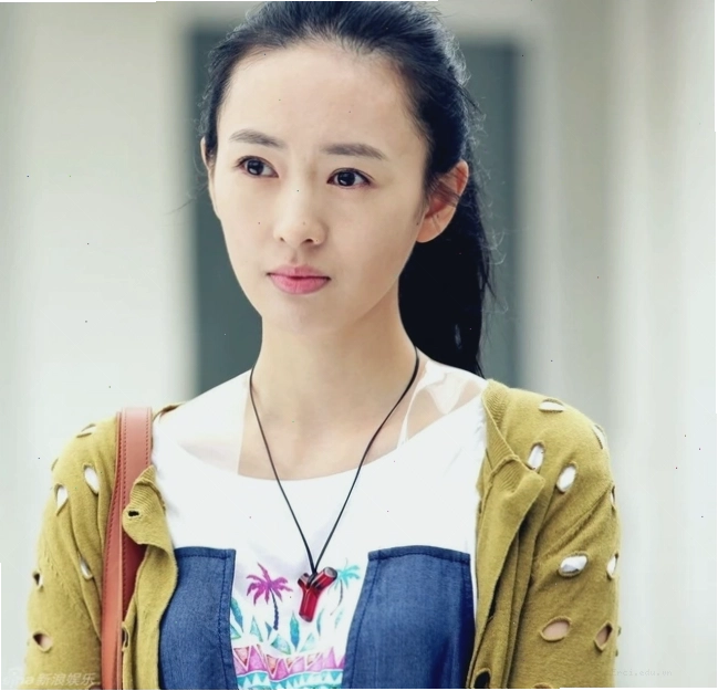 Đồng Dao với nét biểu cảm đa dạng